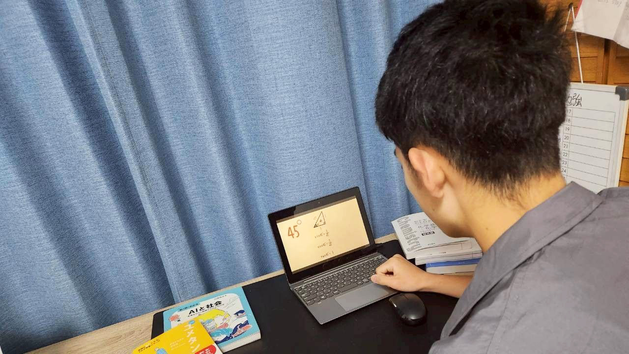 菅原さんの学習の様子